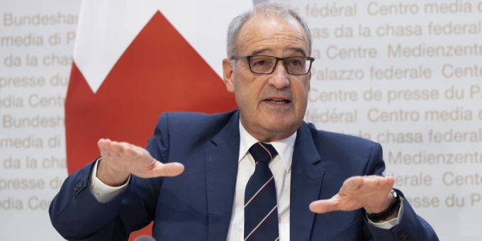 Bundesrat Guy Parmelin spricht während einer Medienkonferenz über die Beschlüsse des Bundesrates zur Gasmangellage. Bundesrat Guy Parmelin