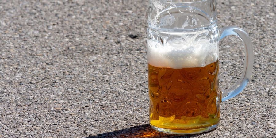 Essener Polizei entschuldigt sich für die Werbung von Bier auf ihrem Twitter-Kanal.