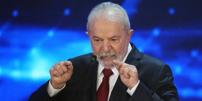 Luiz Inácio Lula da Silva spricht in der ersten TV-Debatte vor der brasilianischen Präsidentschaftswahl. Luiz Inácio Lula da Silva