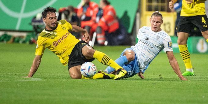 Kam in München von der Bank: BVB-Verteidiger Mats Hummels (l). Kam in München von der Bank: BVB-Verteidiger Mats Hummels (l).