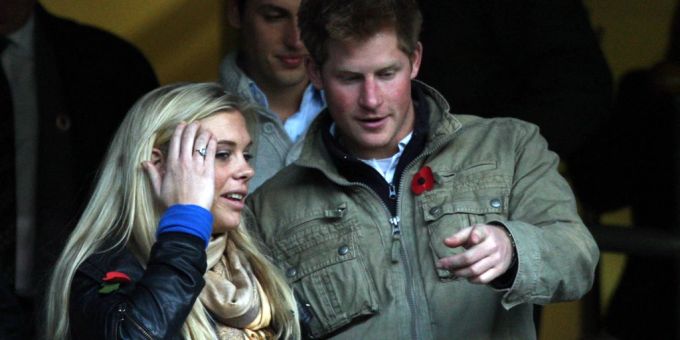 Prinz Harry und seine Ex-Freundin Chelsy Davy. Das junge Liebesglück zerbrach angeblich an der Presse. Prinz Harry