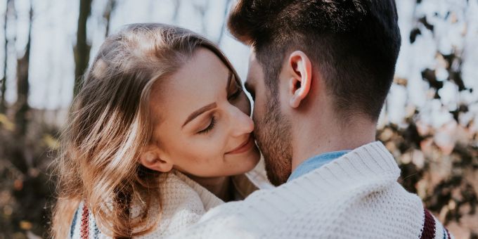 Seitensprünge kommen in circa 30% der Beziehungen vor. Mann und Frau