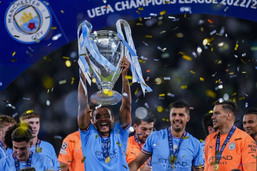 Die «Sky Blues» feiern den Triumph in Istanbul in den folgenden Tagen ausgiebig.