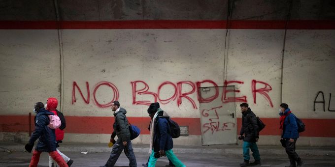 Migranten auf dem Weg von Italien nach Frankreich (Archivbild). Migranten auf dem Weg von Italien nach Frankreich (Archivbild).