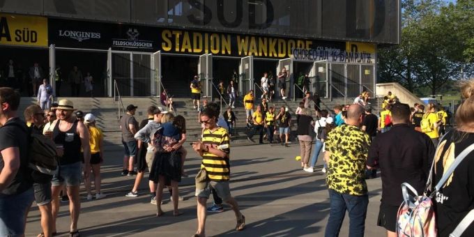 Titel - YB-Fans blieben im Wankdorf - keine Party auf Breitenrainplatz