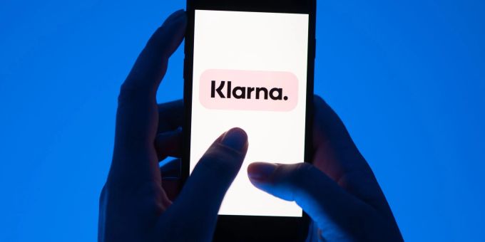 Die Klarna-App auf einem Smartphone. (Symbolbild) phishing