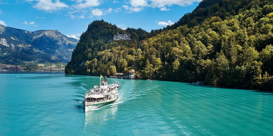 BLS-Schiffahrt au dem Brienzersee.