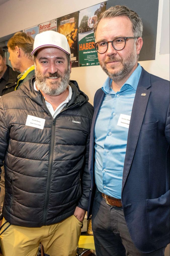 Remy Ruefli (l/Maler Hänni Gmbh) und Dominic Amacher (r/Parlamentsmitglied).