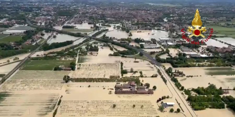 Wegen der teils dramatischen Überschwemmungen gilt in der italienischen Region Emilia-Romagna in Oberitalien weiterhin die höchste Alarmstufe rot.