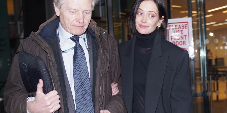 Eva Green (r) verlässt den High Court im Januar - jetzt hat sich der Prozess ausgezahlt.