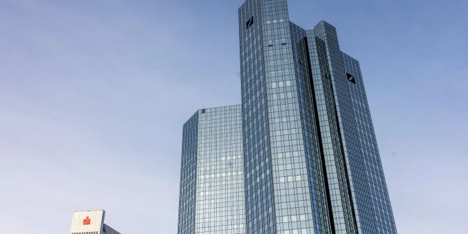 Blick auf die Zentrale der Deutschen Bank im Frankfurter Bankenviertel. Blick auf die Zentrale der Deutschen Bank im Frankfurter Bankenviertel.