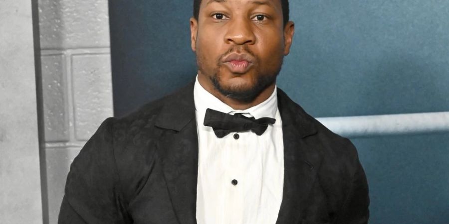 Jonathan Majors auf dem Roten Teppich.