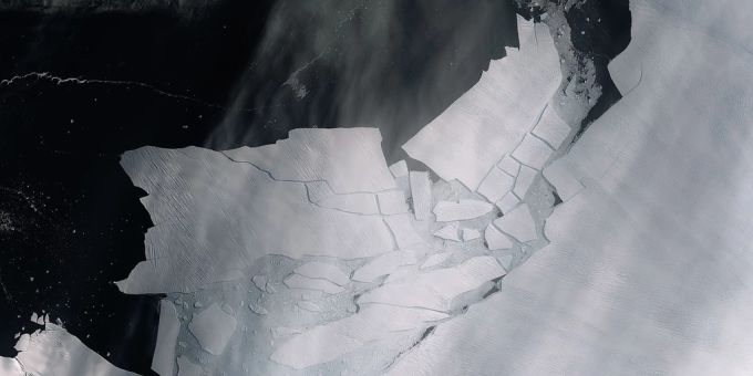 Ein Foto der Antarktis vom 9. Februar 2020, das frisch abgebrochene Eisplatten des Pine-Island-Gletschers zeigt. (Symbolbild)