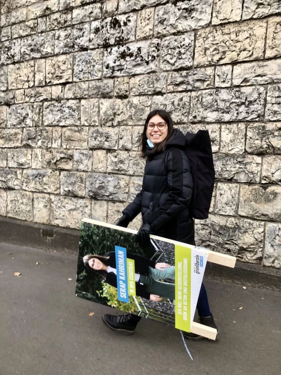 Immer mit dabei beim Flyern: Ihr Plakatständer für mehr Gleichstellung, Grün am Beton und Digitalisierung.