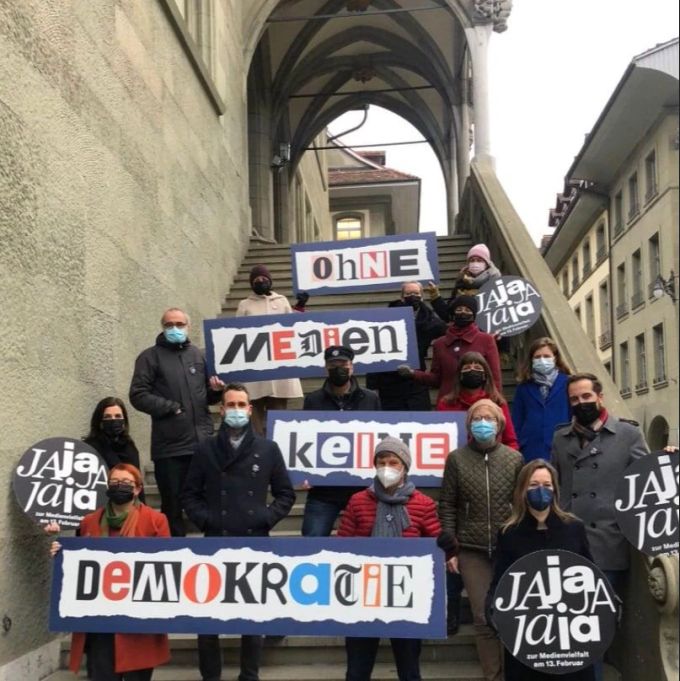 Das Komitee «Ja zur Medienvielfalt». Sie wollen, das Mediengesetz annehmen. Medinegesetz