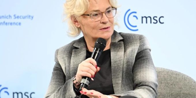 Bundesverteidigungsministerin Christine Lambrecht macht klar: Deutschland wird mehr Geld in das Militär stecken. Foto: Tobias Hase/dpa Bundesverteidigungsministerin Christine Lambrecht macht klar: Deutschland wird mehr Geld in das Militär stecken. Foto: Tobias Hase/dpa