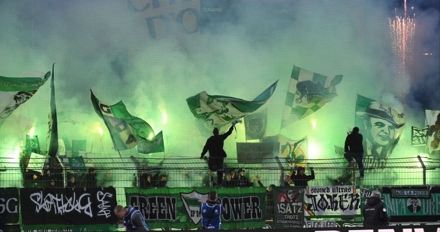 Die FCSG-Fans sorgen in Lugano für Stimmung.