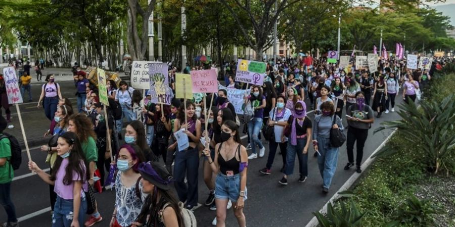 Demonstration am Frauentag in Medellín