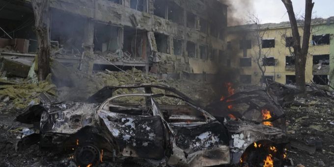 Das Kinder- und Geburtsspital in Mariupol ist im Ukraine-Krieg komplett zerstört worden. Ukraine Krieg