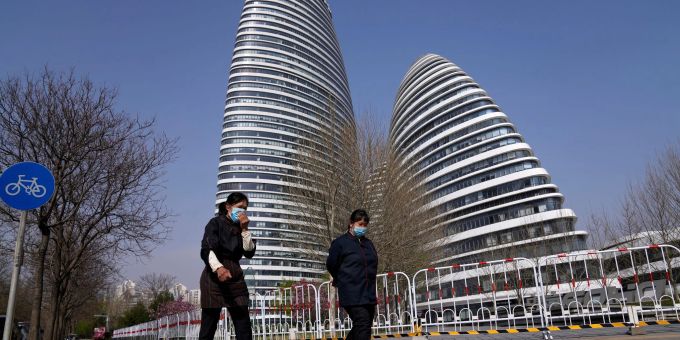 China hat mehr als 10.000 Gesundheitskräfte aus dem ganzen Land nach Shanghai geschickt, darunter 2.000 Militärangehörige, um den sich rasch ausbreitenden Corona-Ausbruch in Chinas grösster Stadt zu bekämpfen. China hat mehr als 10.000 Gesundheitskräfte aus dem ganzen Land nach Shanghai geschickt, darunter 2.000 Militärangehörige, um den sich rasch ausbreitenden Corona-Ausbruch in Chinas grösster Stadt zu bekämpfen.