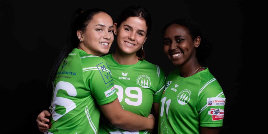 Arieta Jaha, Merita Shabanaj und Nasra Abdirahman, Spielerinnen des SPL2 vom Handball-Verein Olten. - Olten