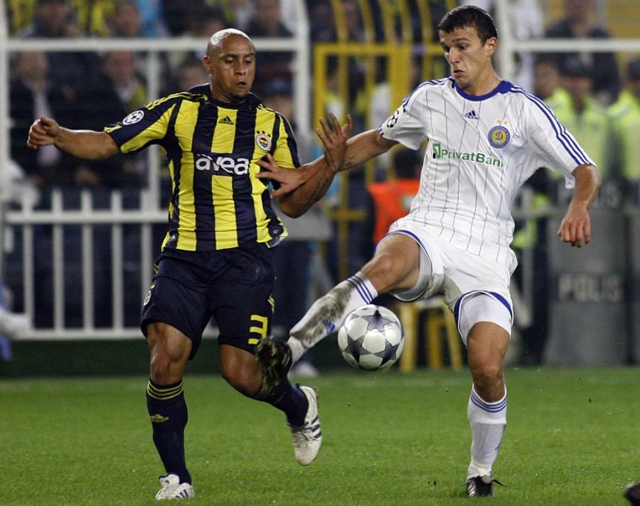 2007 wechselte Carlos von Real zu Fenerbahce Istanbul, wo er 104 Spiele bestritt.