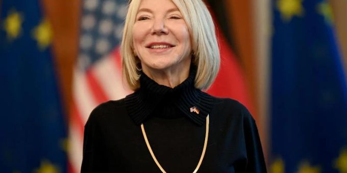 Amy Gutmann ist neue Botschafterin der Vereinigten Staaten von Amerika in Deutschland. Foto: Britta Pedersen/dpa-Zentralbild/dpa Amy Gutmann ist neue Botschafterin der Vereinigten Staaten von Amerika in Deutschland. Foto: Britta Pedersen/dpa-Zentralbild/dpa
