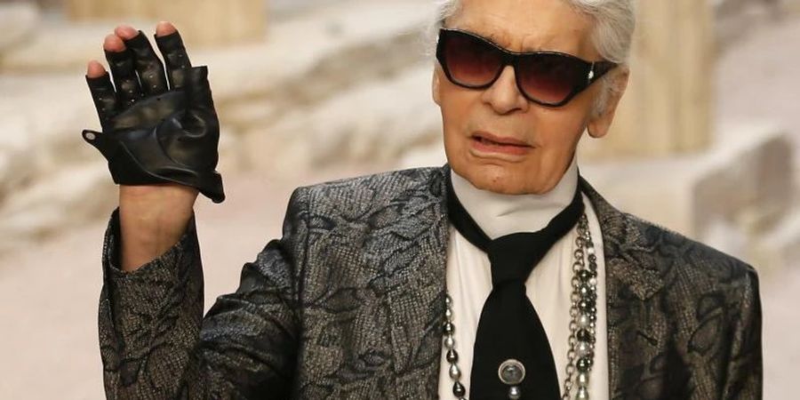 Der Modedesigner Karl Lagerfeld sagte, man dürfe sich selbst vor seiner Katze nicht gehen lassen. Foto: Francois Mori/AP/dpa