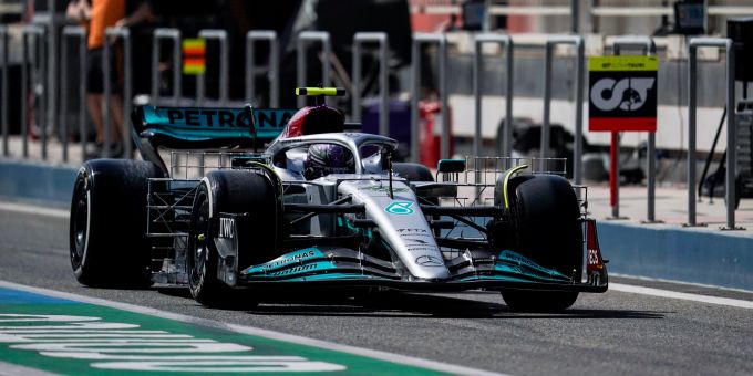 Lewis Hamilton (Mercedes) bei den Vorsaison-Testfahrten der Formel 1 in Bahrain. Lewis Hamilton Formel 1