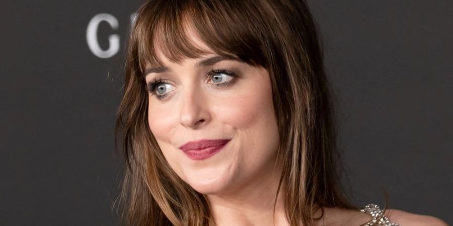 Dakota Johnson schleicht sich gerne auf fremde Hochzeiten und nennt das ihr grösstes Hobby.