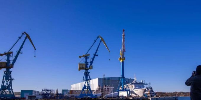 Blick auf das Gelände der MV-Werften mit Krananlagen in Wismar. Foto: Jens Büttner/dpa-Zentralbild/dpa Blick auf das Gelände der MV-Werften mit Krananlagen in Wismar. Foto: Jens Büttner/dpa-Zentralbild/dpa