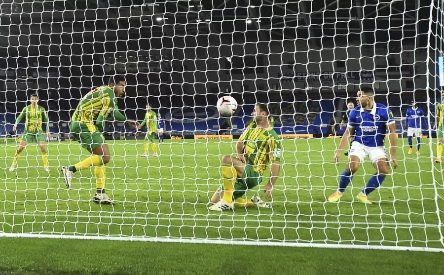 Ivanovic (r.) schiesst Livermore ab, von seinem Bauch landet der Ball im eigenen Tor.