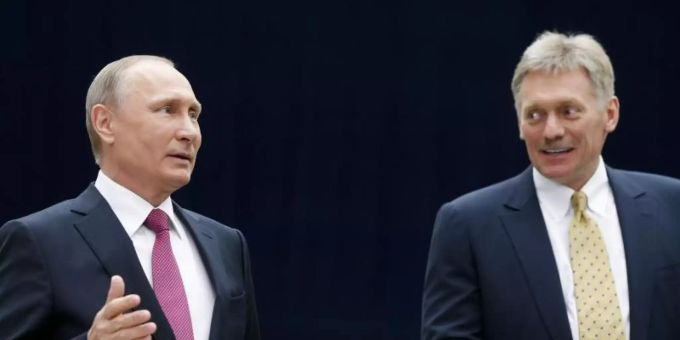 Präsident Wladimir Putin und sein Sprecher Dmitri Peskow vor den Regionalwahlen in Russland. Alexej Nawalny