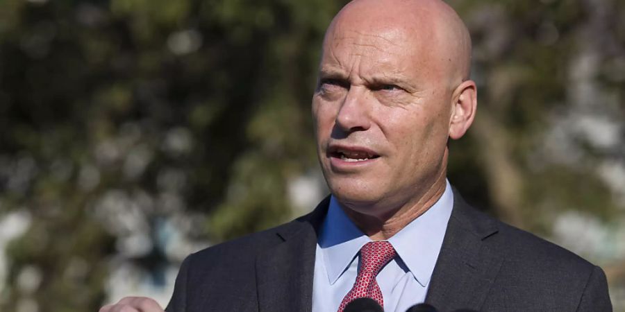 ARCHIV - Marc Short, Stabschef von Vizepräsident Mike Pence, spricht mit Reportern im Weissen Haus. Foto: Alex Brandon/AP/dpa