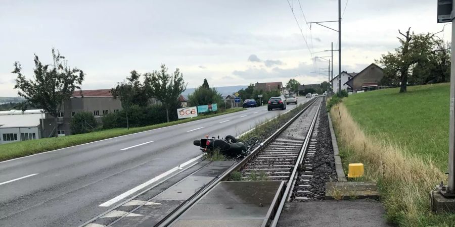 Seon AG: Motorradlenker bei Kollision mit Auto verletzt