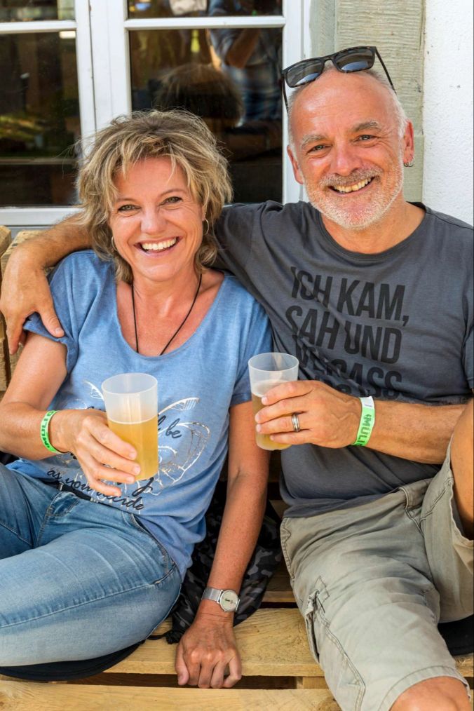 Chrigu hat Sonja eingeladen, da er noch ein Ticket hatte