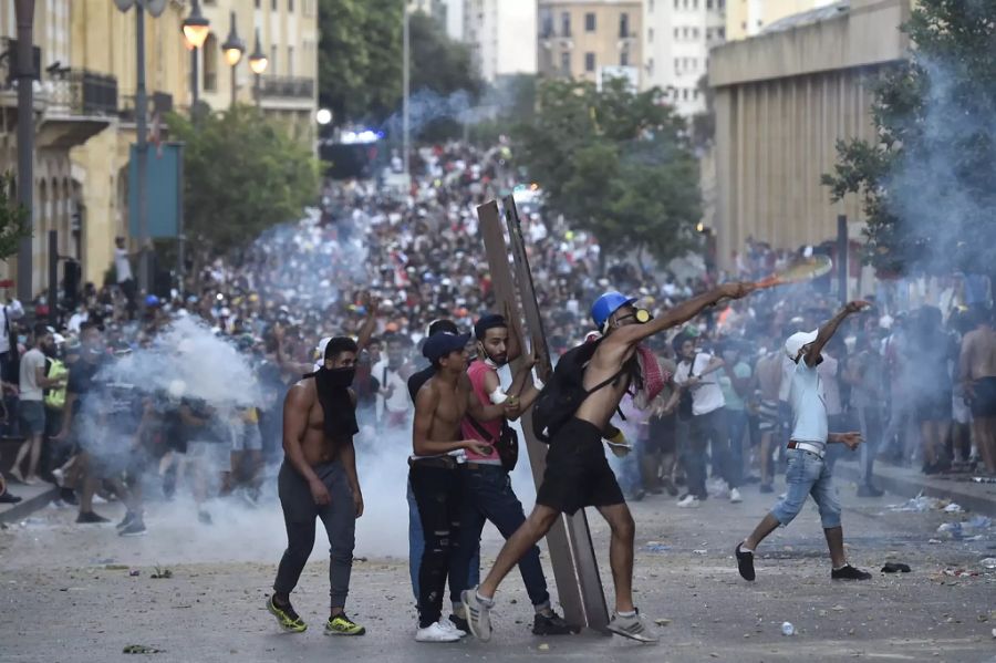 Demonstrationen in Beirut vom Samstag und Sonntag. Libanesen sind wütend auf ihre Regierung.