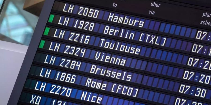 Die pauschale Reisewarnung für fast alle gut 160 Länder ausserhalb der EU und des grenzkontrollfreien Schengen-Raums wird am 30. September enden. Foto: Matthias Balk/dpa