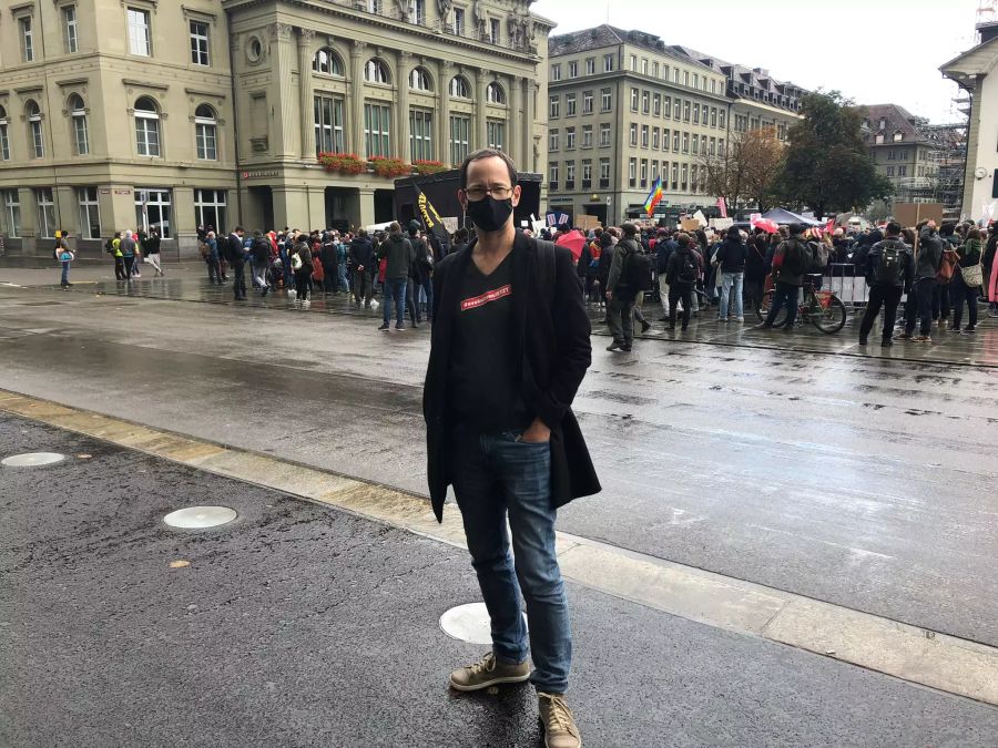 Auch Nationalrat Balthasar Glättli (Grüne) ist auf dem Bundesplatz anzutreffen.