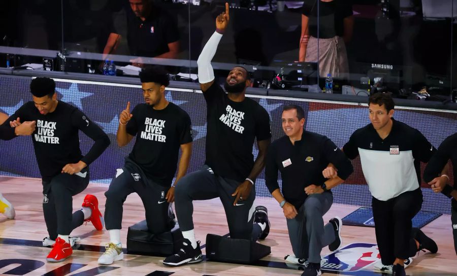 Das Thema Rassismus spielt auch bei der Saisonfortsetzung der NBA eine grosse Rolle. Das Motto «Black Lives Matter» ist eine zentrale Botschaft von Spielern und Verantwortlichen.