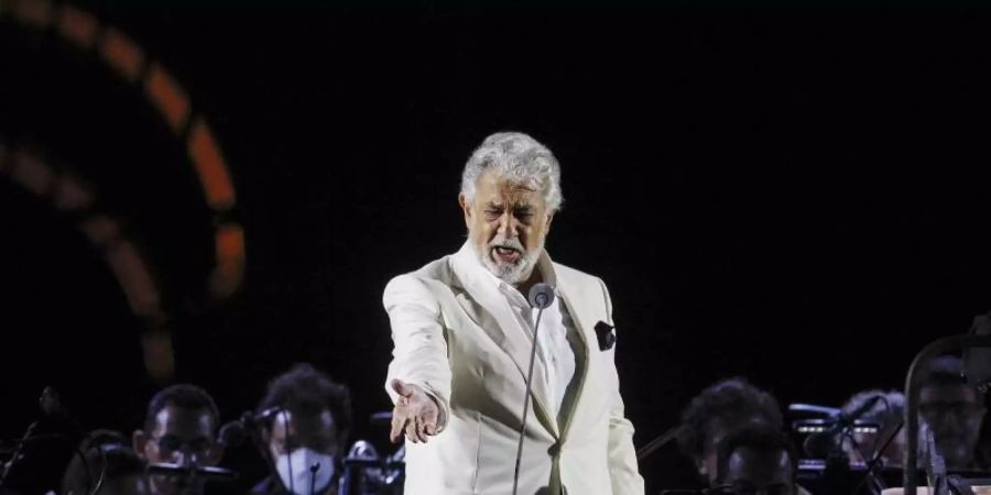 Plácido Domingo, Opernsänger aus Spanien, im italienischen Caserta wieder auf der der Bühne. Foto: Riccardo De Luca/AP/dpa