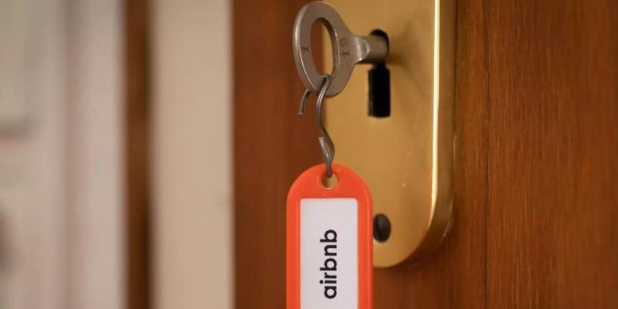 Schluss mit Partys: Airbnb schafft die Suche nach «Event-freundlichen» Standorten ab. Foto: Friso Gentsch/dpa