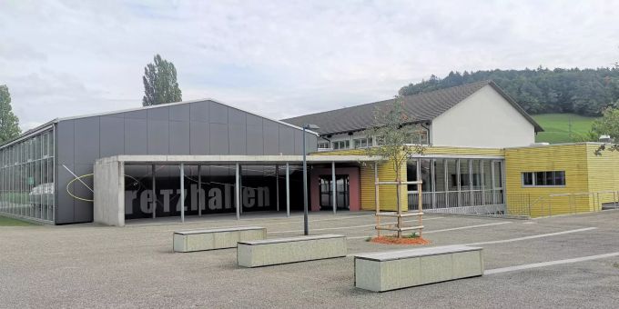 Die Mehrzweckhalle MZH Kretz in Erlinsbach (AG). Kretzhalle Erlinsbach