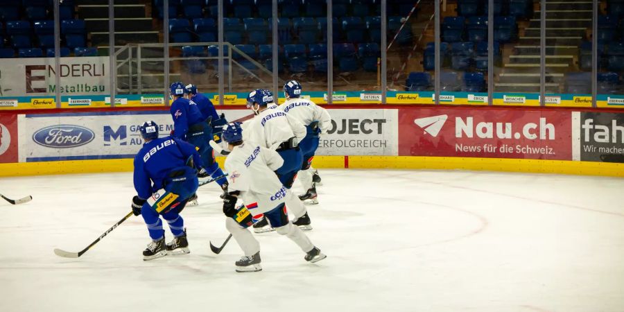 Der EHC Kloten beim Training.