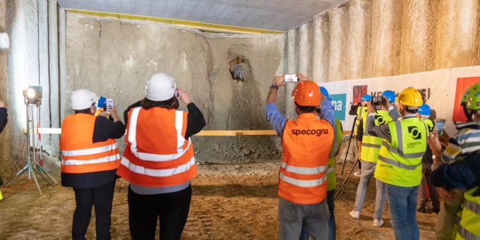 Durchstich Färberhüslitunnel ist erfolgt. Durchstich Färberhüslitunnel ist erfolgt