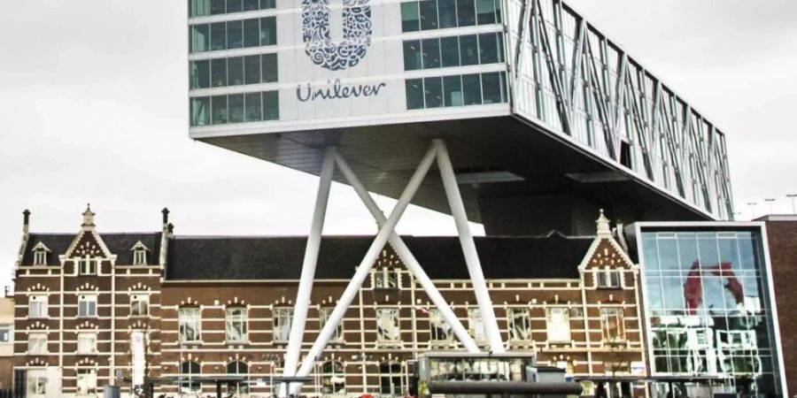 Der Unilever-Konzern will bis 2030 fossile Brennstoffe auf seinen Reinigungsprodukten verbannen. (Archivbild)