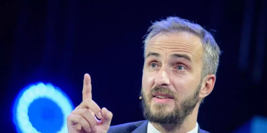 Aus einem Berliner Polizeicomputer sind illegal Daten des Satirikers Jan Böhmermann abgerufen worden. Foto: Matthias Balk/dpa