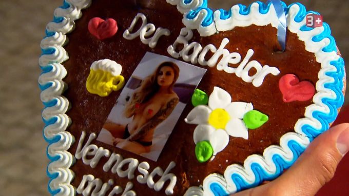 ... auf dem ist das Model schlüpfrig zu bestaunen. Der Bachelor 2020