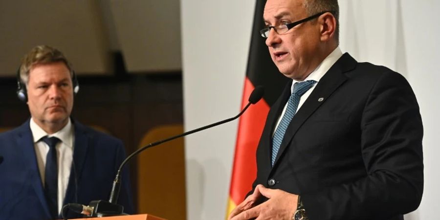 Jozef Sikela (r.) und Robert Habeck