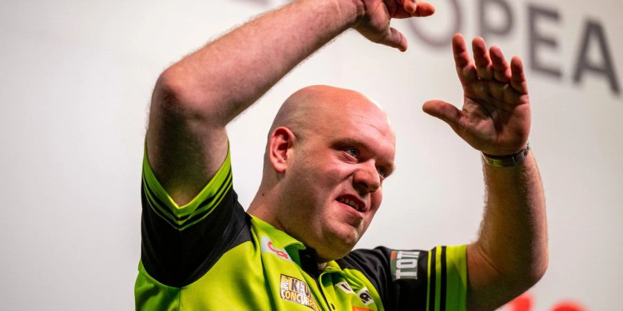 Michael van Gerwen grüsst die Fans in Dortmund und scheidet dann leider aus.